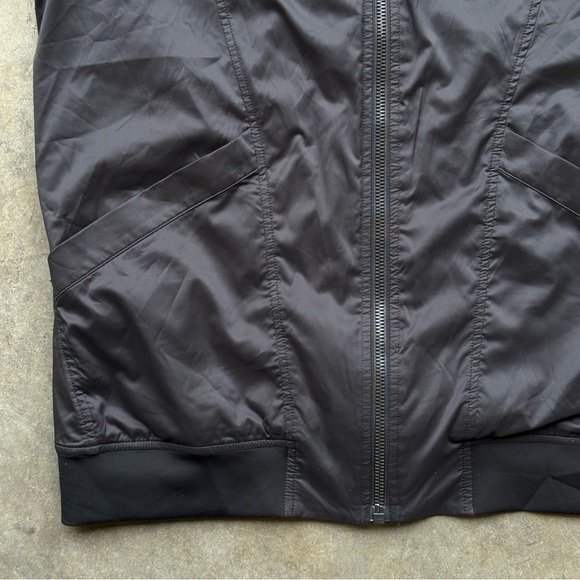 Lululemon Women’s Bomber Jacket - Black - Picture 3 of 8